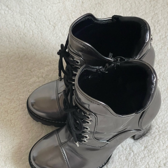 Gun Metal shoes are hard to find - Picture 7 of 12